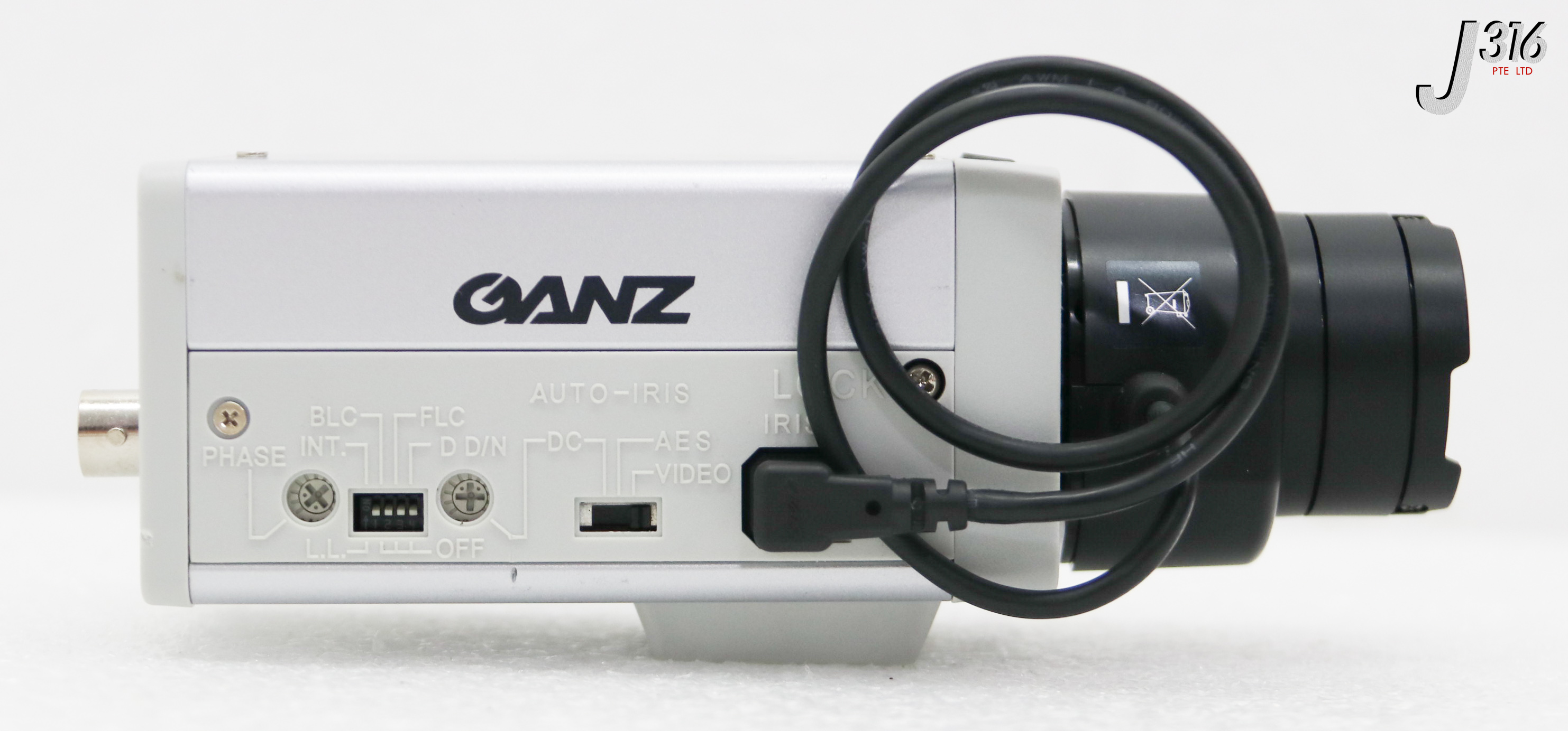 37455 GANZ SUPER HIGH RESOLUTION CAMERA, COLOUR W/ LENS 3.5-8MM 1